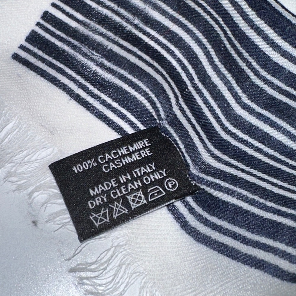 CHANEL SCARF BLUE AND WHITE - Picture 7 of 8